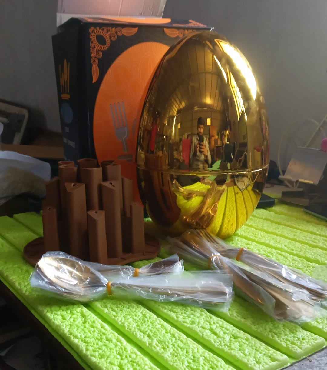 Egg-shaped Luxury Spoon Holder Set